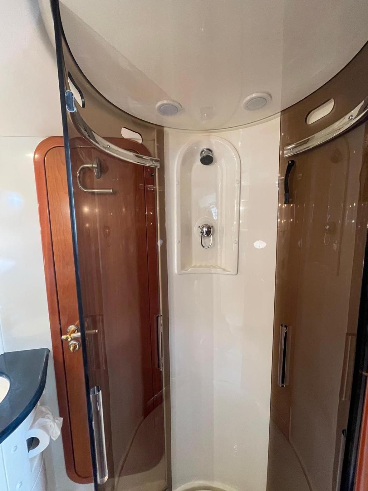 Boat Accommodation Ltd Торки Екстериор снимка