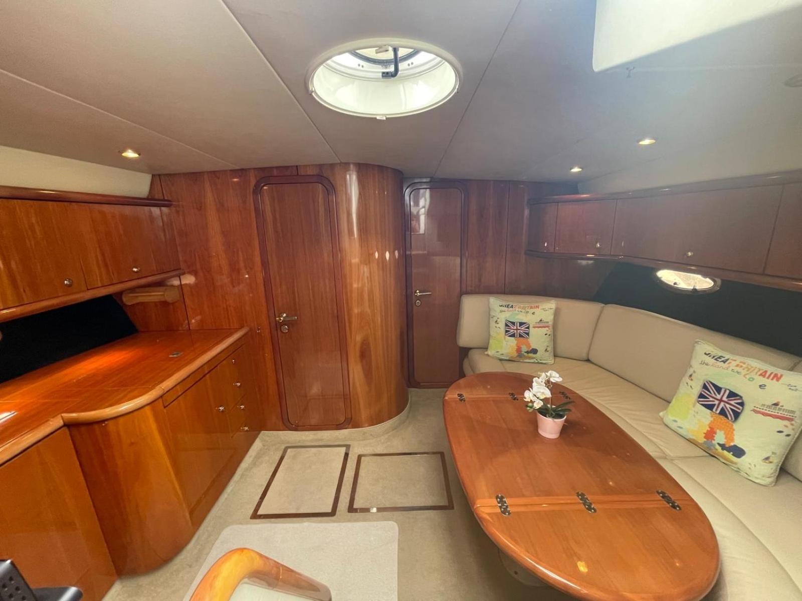 Boat Accommodation Ltd Торки Екстериор снимка