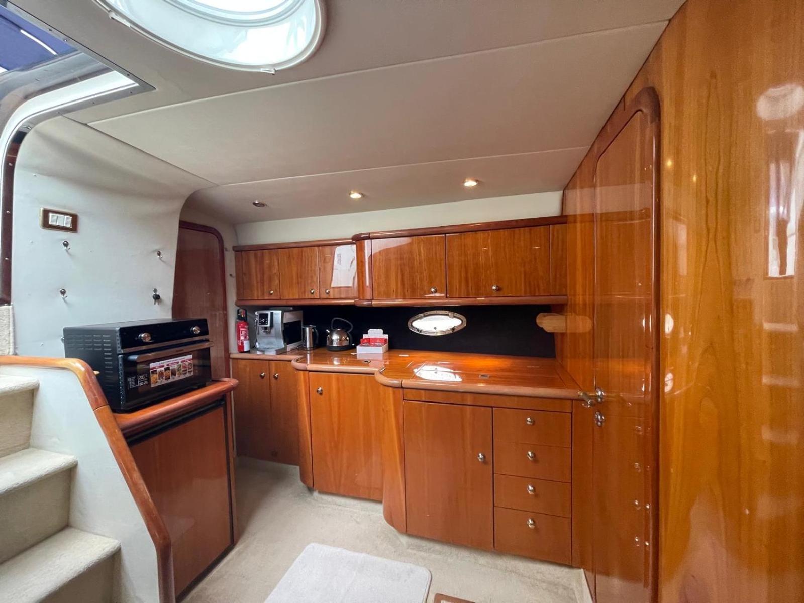 Boat Accommodation Ltd Торки Екстериор снимка