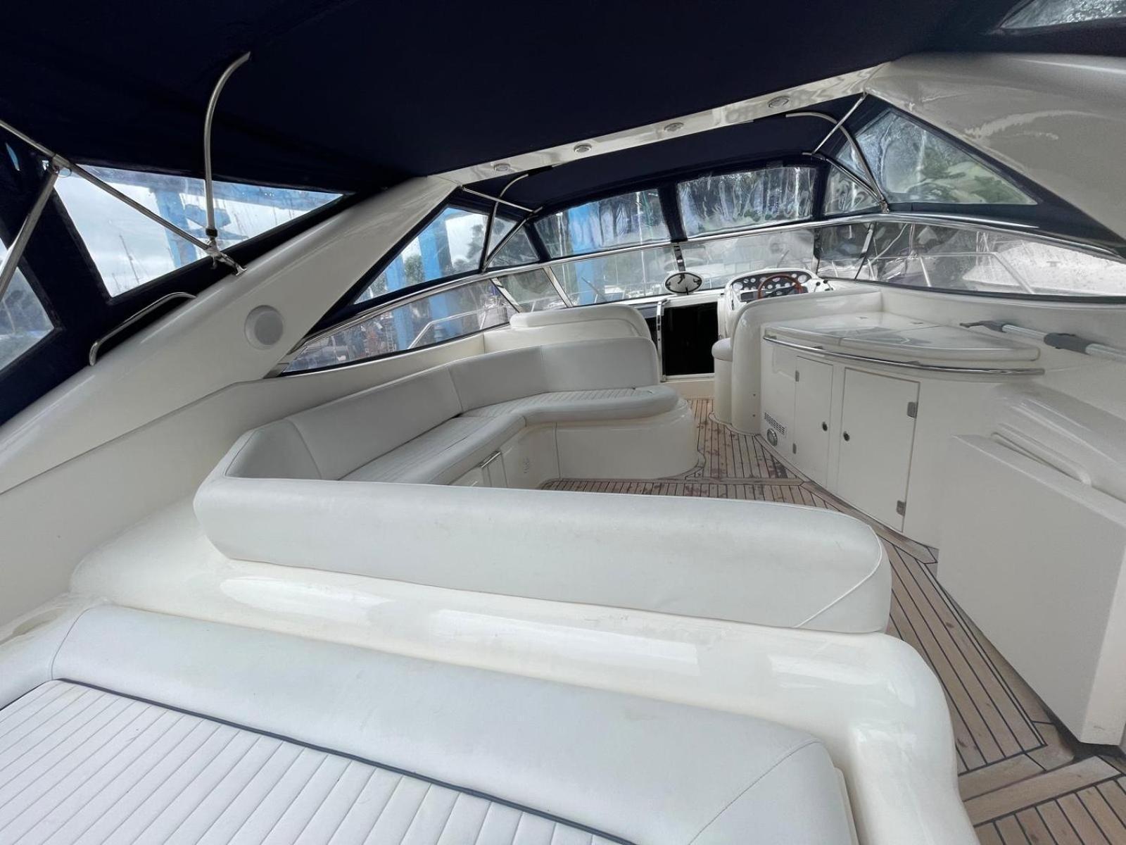 Boat Accommodation Ltd Торки Екстериор снимка