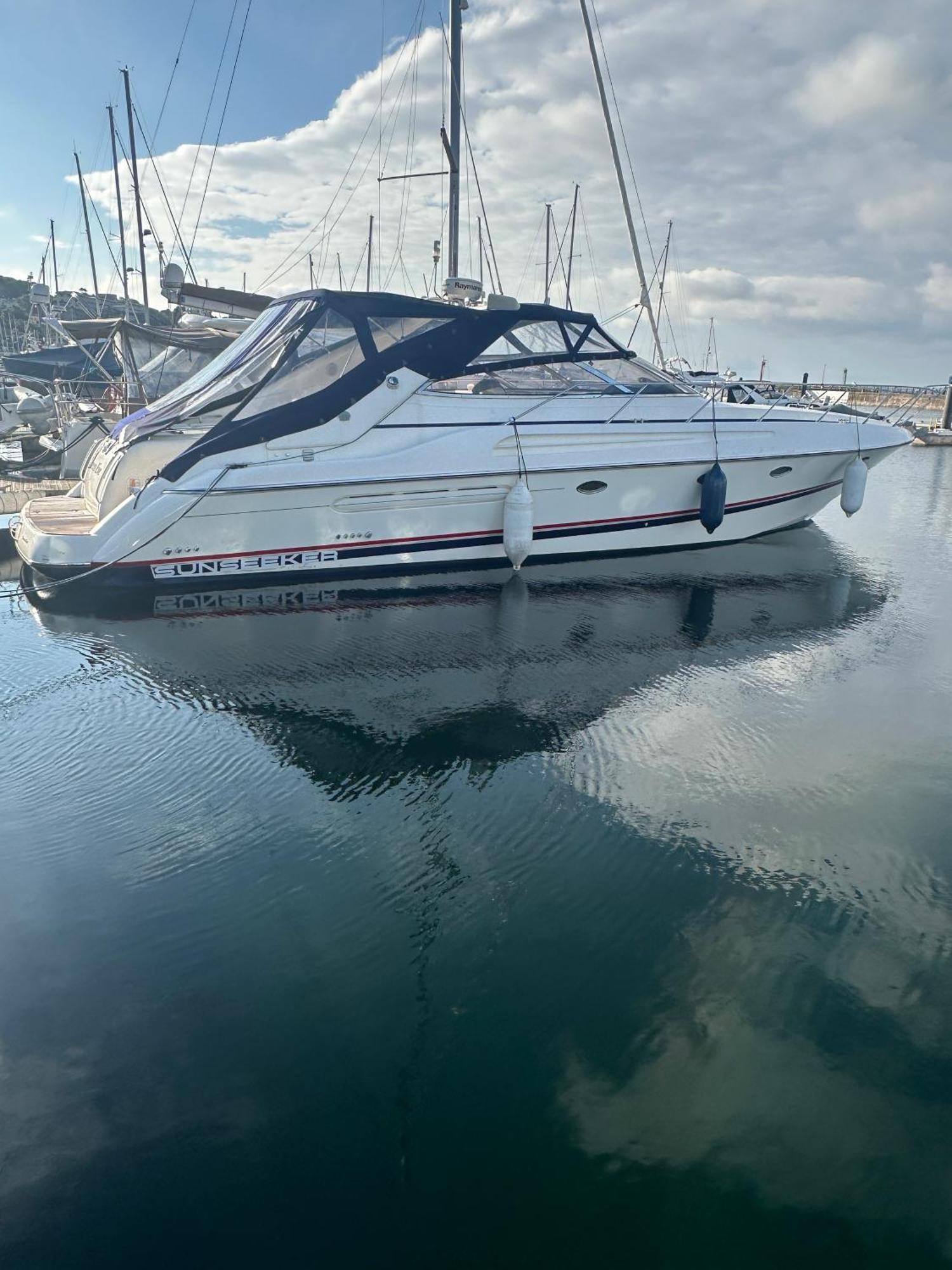 Boat Accommodation Ltd Торки Екстериор снимка