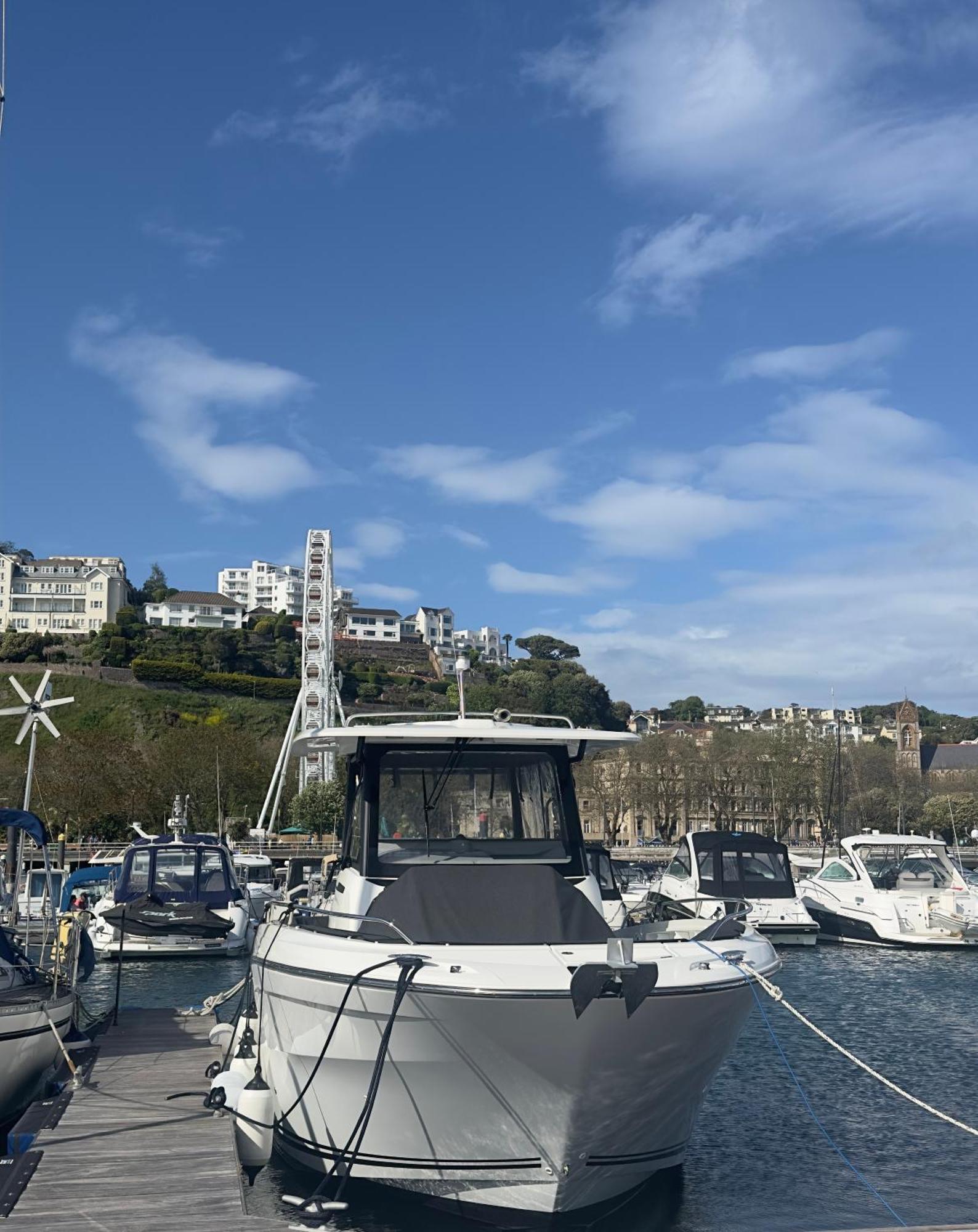 Boat Accommodation Ltd Торки Екстериор снимка