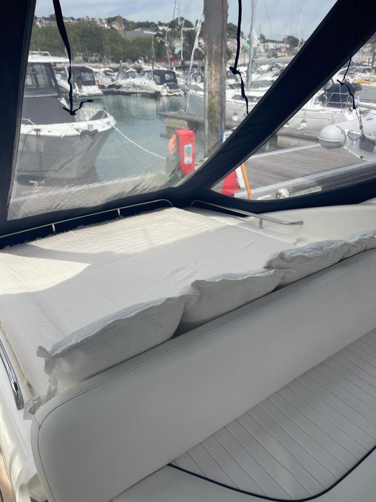 Boat Accommodation Ltd Торки Екстериор снимка