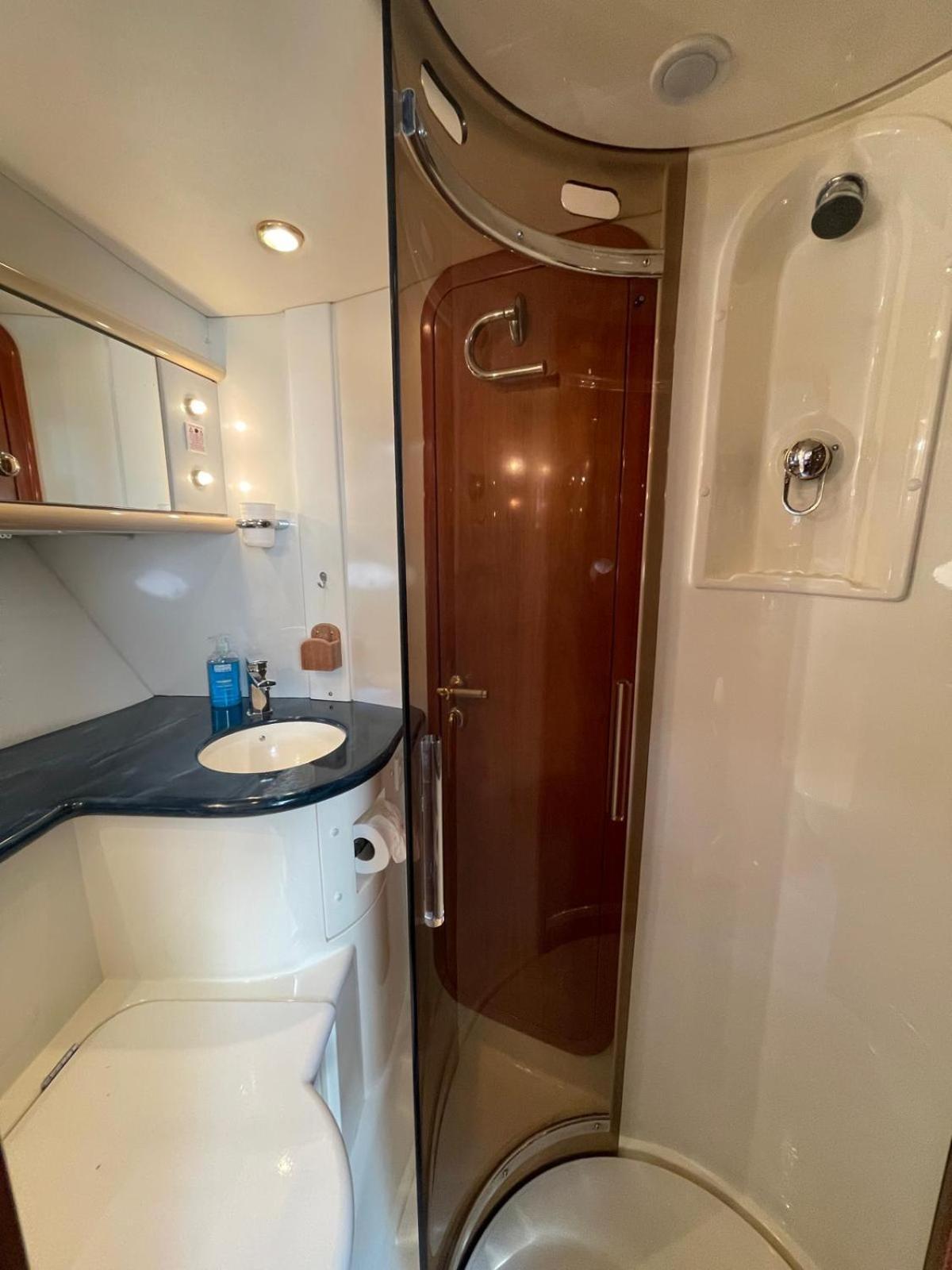Boat Accommodation Ltd Торки Екстериор снимка